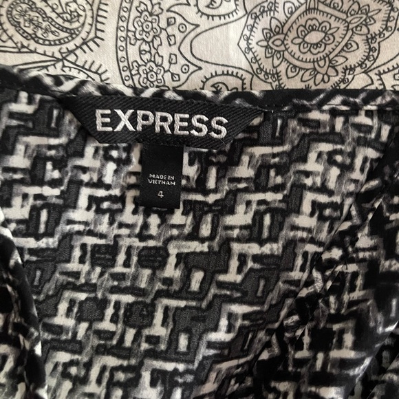 Express patterned jumpsuit - Picture 3 of 3